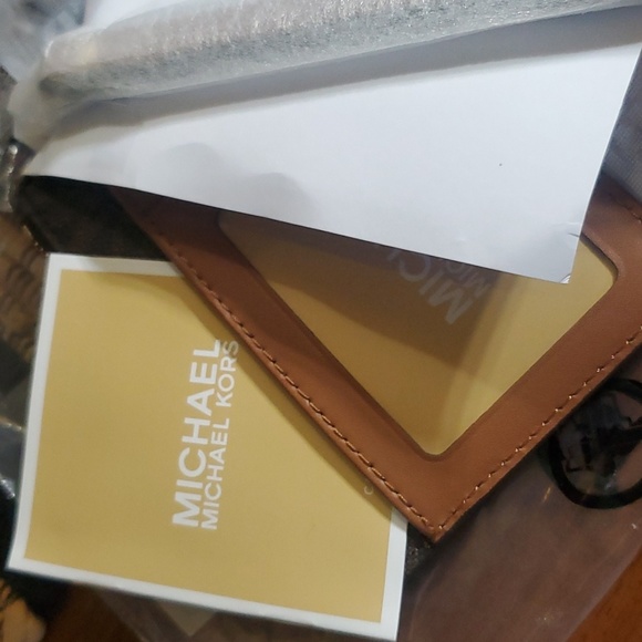 Michael Kor's jet set wallet - Picture 3 of 7